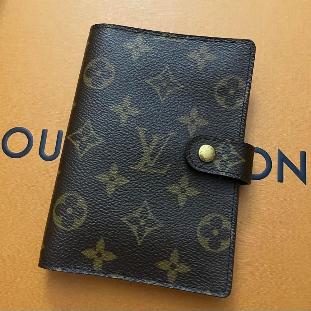 ♥️Sold♥️LV SMALL RING AGENDA COVER 
in Monogram♥️ - Picture 2 of 13